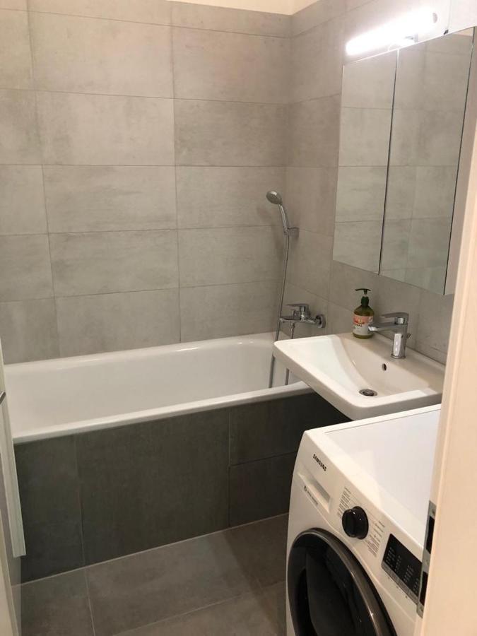 Skau Gajova Family Two Bedroom Apartment With A Terrace Free Parking ブラチスラヴァ エクステリア 写真